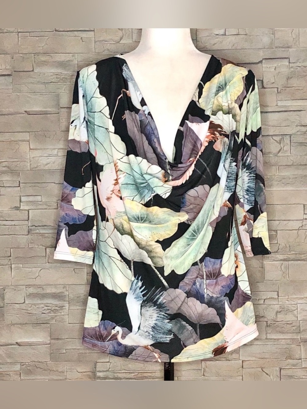 Kollontaï black and green top